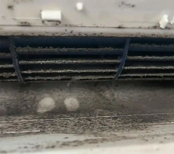 都兰空调吹的风有股烧焦味是怎么回事